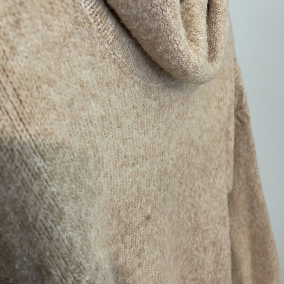 Max studios tan turtleneck sweater - Picture 7 of 8